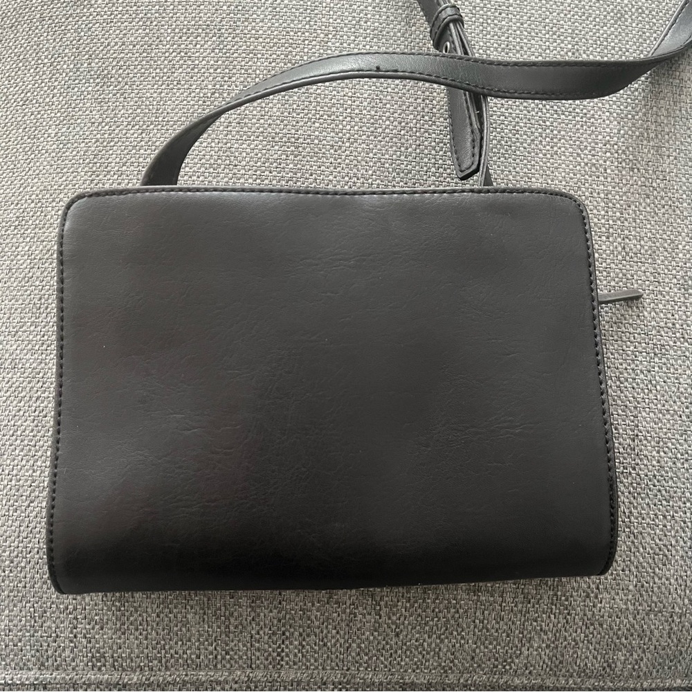 NEW Matt & Nat adjustable crossbody black vegan leather bag with 2 compartments - Picture 5 of 7
